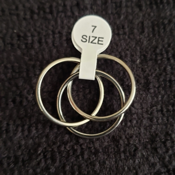 Size:7 stainless steel triple interlocked fidget ring - Picture 2 of 3
